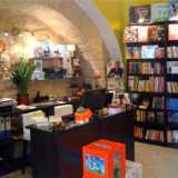 L'interno della libreria La Sapientia di Capurso